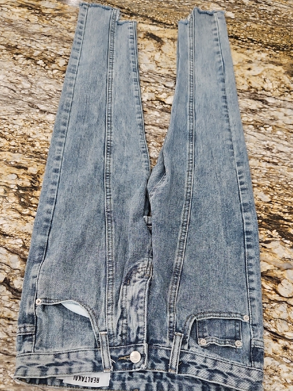 REAL TAKAI Women's Light Wash Straight Leg Jeans. Size 4 Inseam 25" Rise 8"